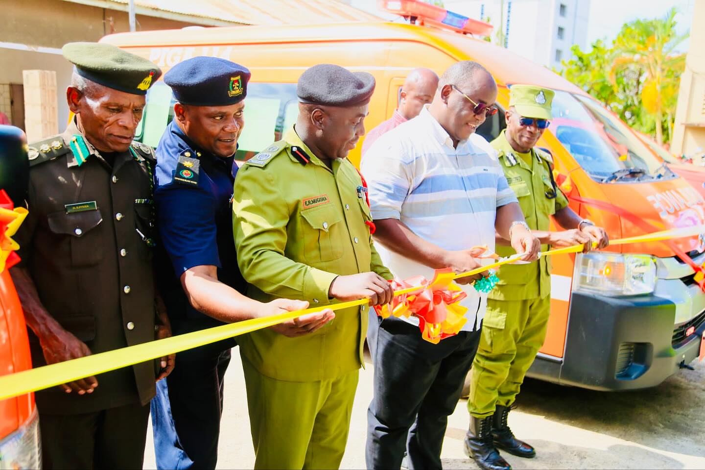 Mkuu wa Mkoa wa Mwanza, Mhe. Said Mtanda akizindua Mitambo na Magari ya Jeshi la Zimamoto na Uokoaji Mkoani humo Oktoba 2025